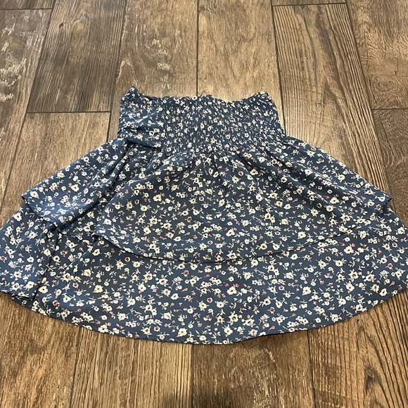 Simplee Girls Sise Small Skirt. - Picture 2 of 2